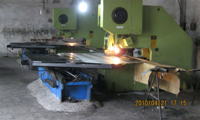 沖孔網(wǎng)加工定做車(chē)間展示